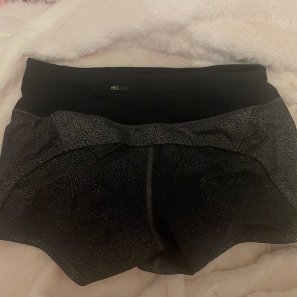 cute lulu metallic shorts!SIZE 2 - Picture 1 of 3